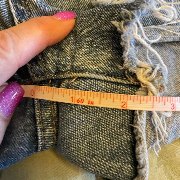 DL1961 Renee Cutoff Distressed Ripped Frayed in Soul Wash Denim Mini Short Sz 27 - Picture 12 of 16